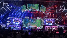 S15主题曲现场版舞台效果炸裂，引爆全场气氛。